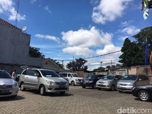 Mobil Bekas Rental Blue Bird Tak Dapat Garansi