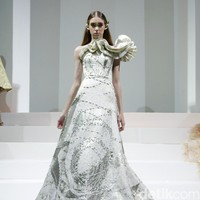 Koleksi Yogie Pratama mengusung tema Gilead di IPMI Trend Show 2017. The Hall Lt.8, Senayan City. Jakarta. [Foto: Mohammad Abduh/Wolipop]