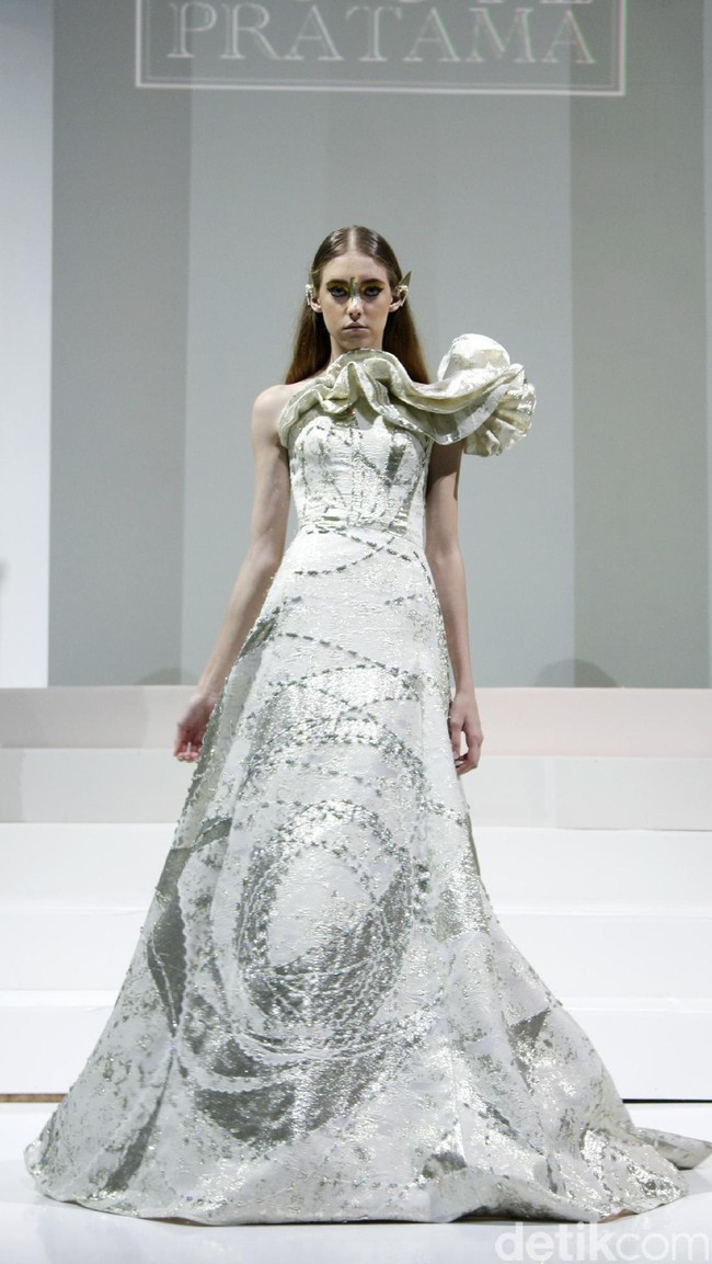 Koleksi Yogie Pratama mengusung tema Gilead di IPMI Trend Show 2017. The Hall Lt.8, Senayan City. Jakarta. [Foto: Mohammad Abduh/Wolipop]