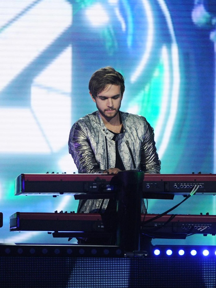 NEW YORK, NY - NOVEMBER 11:  DJ Zedd performs onstage during the 2016 Nickelodeon HALO Awards at Basketball City - Pier 36 - South Street on November 11, 2016 in New York City.  (Photo by Craig Barritt/Getty Images for Nickelodeon)