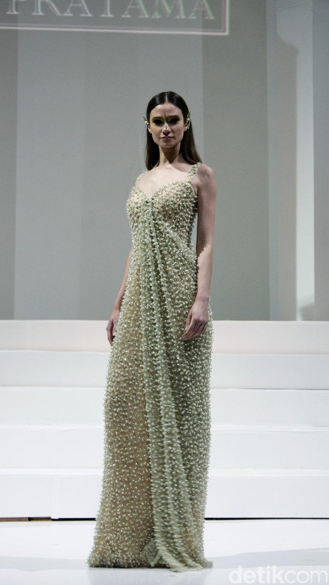 Koleksi Yogie Pratama mengusung tema Gilead di IPMI Trend Show 2017. The Hall Lt.8, Senayan City. Jakarta. [Foto: Mohammad Abduh/Wolipop]