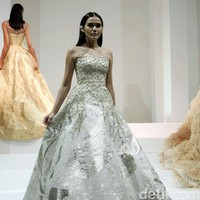 Koleksi Yogie Pratama mengusung tema Gilead di IPMI Trend Show 2017. The Hall Lt.8, Senayan City. Jakarta. [Foto: Mohammad Abduh/Wolipop]