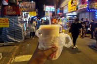 Jalan-jalan ke pasar malam sambil minum Papaya Milk, enak! (Wahyu/detikTravel)