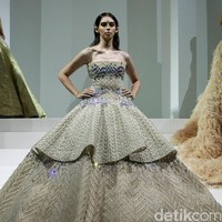 Koleksi Yogie Pratama mengusung tema Gilead di IPMI Trend Show 2017. The Hall Lt.8, Senayan City. Jakarta. [Foto: Mohammad Abduh/Wolipop]