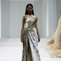 Koleksi Yogie Pratama mengusung tema Gilead di IPMI Trend Show 2017. The Hall Lt.8, Senayan City. Jakarta. [Foto: Mohammad Abduh/Wolipop]