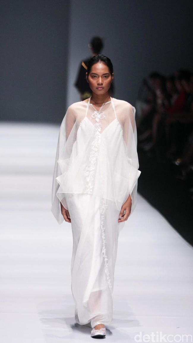 Fbudi by Felicia Budi mengangkat tema anak for Dewi Fashion Knight di Jakarta Fashion Week 2017. Senayan City. Jakarta. [Foto: Mohammad Abduh/Wolipop]