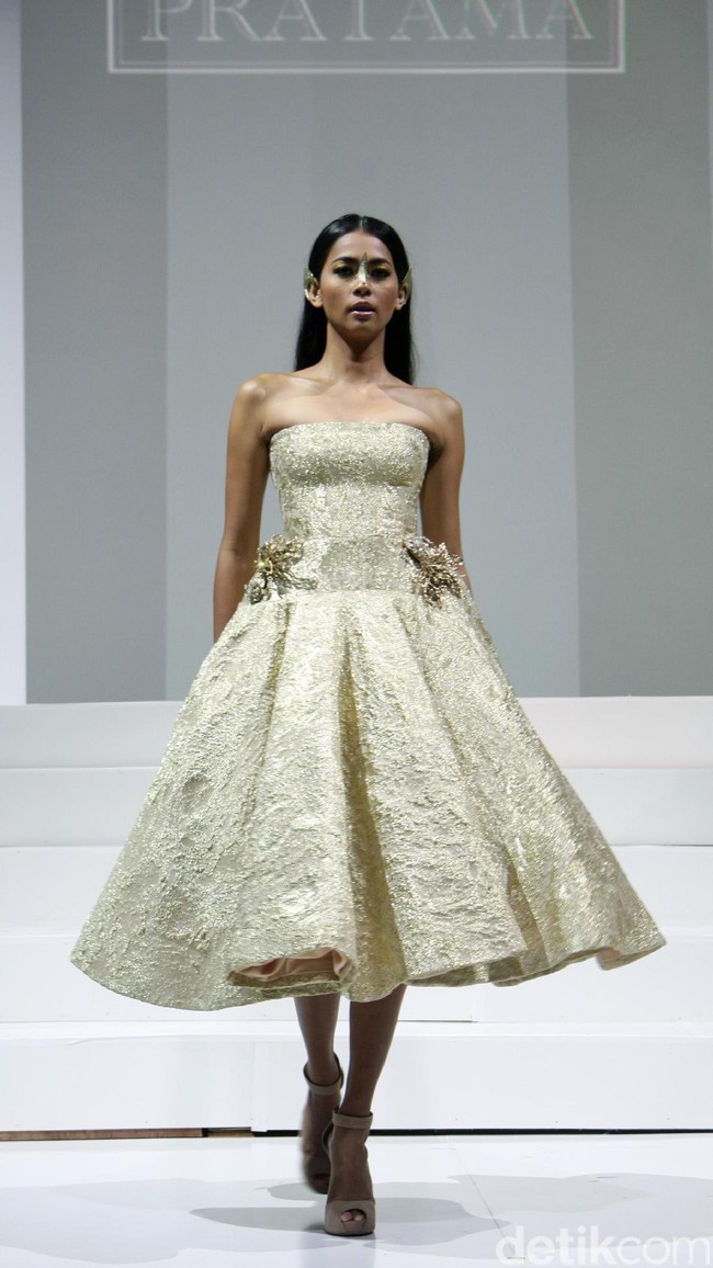 Koleksi Yogie Pratama mengusung tema Gilead di IPMI Trend Show 2017. The Hall Lt.8, Senayan City. Jakarta. [Foto: Mohammad Abduh/Wolipop]