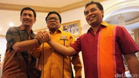 Sebagaimana diketahui, ada seorang loyalis mantan Ketua Umum Partai Demokrat Anas Urbaningrum, yakni I Gede Pasek Suardika, yang menyatakan diri merapat ke Partai Hanura. Pasek sendiri menyatakan sudah mendapat instruksi dari Anas untuk merapat ke barisan OSO, begitu juga loyalis Anas lainnya juga dipersilakan merapat.