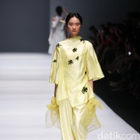 Fbudi by Felicia Budi mengangkat tema anak for Dewi Fashion Knight di Jakarta Fashion Week 2017. Senayan City. Jakarta. [Foto: Mohammad Abduh/Wolipop]