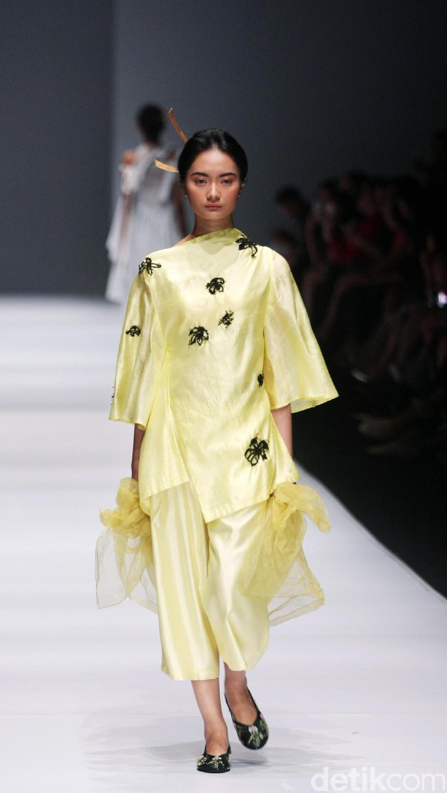 Fbudi by Felicia Budi mengangkat tema anak for Dewi Fashion Knight di Jakarta Fashion Week 2017. Senayan City. Jakarta. [Foto: Mohammad Abduh/Wolipop]