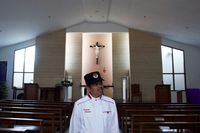 Saat Pelajar SMP Purwakarta Bantu Bersihkan Gereja Jelang Natal