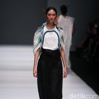 Fbudi by Felicia Budi mengangkat tema anak for Dewi Fashion Knight di Jakarta Fashion Week 2017. Senayan City. Jakarta. [Foto: Mohammad Abduh/Wolipop]