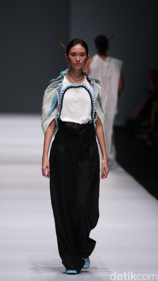 Fbudi by Felicia Budi mengangkat tema anak for Dewi Fashion Knight di Jakarta Fashion Week 2017. Senayan City. Jakarta. [Foto: Mohammad Abduh/Wolipop]