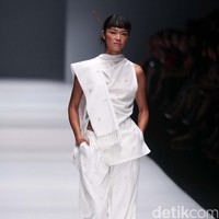 Fbudi by Felicia Budi mengangkat tema anak for Dewi Fashion Knight di Jakarta Fashion Week 2017. Senayan City. Jakarta. [Foto: Mohammad Abduh/Wolipop]