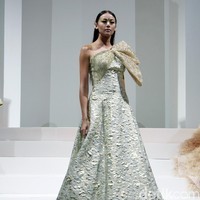 Koleksi Yogie Pratama mengusung tema Gilead di IPMI Trend Show 2017. The Hall Lt.8, Senayan City. Jakarta. [Foto: Mohammad Abduh/Wolipop]