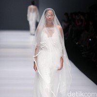 Fbudi by Felicia Budi mengangkat tema anak for Dewi Fashion Knight di Jakarta Fashion Week 2017. Senayan City. Jakarta. [Foto: Mohammad Abduh/Wolipop]