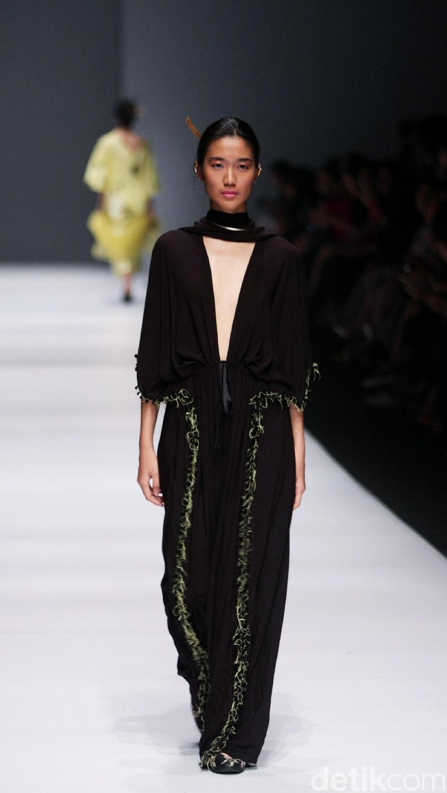 Fbudi by Felicia Budi mengangkat tema anak for Dewi Fashion Knight di Jakarta Fashion Week 2017. Senayan City. Jakarta. [Foto: Mohammad Abduh/Wolipop]