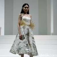 Koleksi Yogie Pratama mengusung tema Gilead di IPMI Trend Show 2017. The Hall Lt.8, Senayan City. Jakarta. [Foto: Mohammad Abduh/Wolipop]