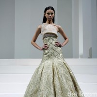 Koleksi Yogie Pratama mengusung tema Gilead di IPMI Trend Show 2017. The Hall Lt.8, Senayan City. Jakarta. [Foto: Mohammad Abduh/Wolipop]