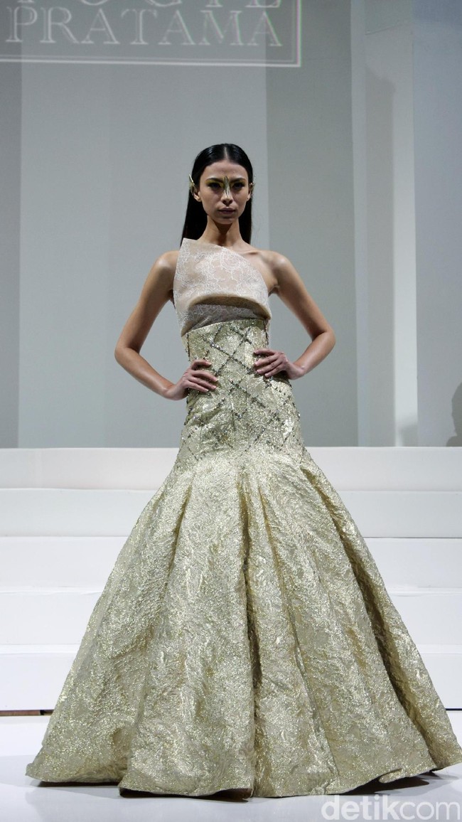 Koleksi Yogie Pratama mengusung tema Gilead di IPMI Trend Show 2017. The Hall Lt.8, Senayan City. Jakarta. [Foto: Mohammad Abduh/Wolipop]