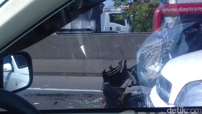 Kecelakaan di KM 39 Tol Bekasi, Lalin Arah Cikampek Macet 2 Km