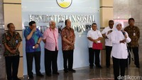 Khofifah mengatakan, bantuan ini untuk pembangunan gedung serbaguna yang sementara akan dibangun di daerah komplek pemerintahan Pidie Jaya.