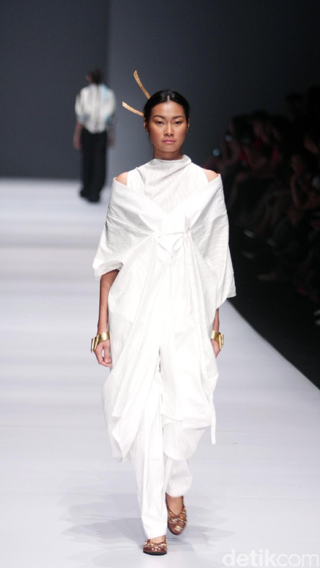 Fbudi by Felicia Budi mengangkat tema anak for Dewi Fashion Knight di Jakarta Fashion Week 2017. Senayan City. Jakarta. [Foto: Mohammad Abduh/Wolipop]