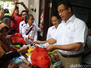 Cagub Anies Gelar Sembako Murah