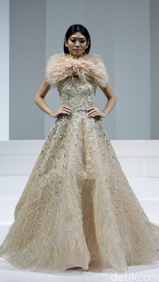 Koleksi Yogie Pratama mengusung tema Gilead di IPMI Trend Show 2017. The Hall Lt.8, Senayan City. Jakarta. [Foto: Mohammad Abduh/Wolipop]