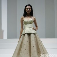 Koleksi Yogie Pratama mengusung tema Gilead di IPMI Trend Show 2017. The Hall Lt.8, Senayan City. Jakarta. [Foto: Mohammad Abduh/Wolipop]