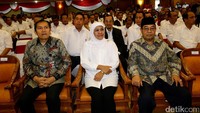 Turut hadir di acara tersebut, Wakil Ketua Komisi Pemberantasan Korupsi (KPK) Saut Situmorang (kiri) dan Ketua Badan Pemeriksa Keuangan Harry Azhar Azis (kanan).