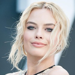 Margot Robbie Sadis, Seksi, dan Bikin Geger di Wuthering Heights