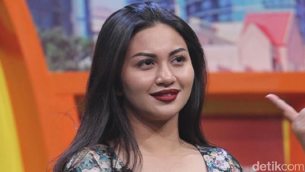 Olla Ramlan Tegaskan Suami Tak Selingkuh, Keluarga Pindahkan Rumah Sakit Farah