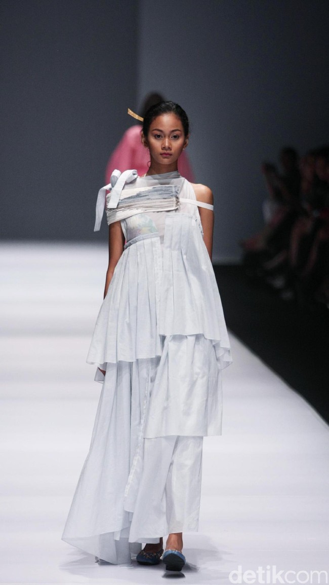 Fbudi by Felicia Budi mengangkat tema anak for Dewi Fashion Knight di Jakarta Fashion Week 2017. Senayan City. Jakarta. [Foto: Mohammad Abduh/Wolipop]