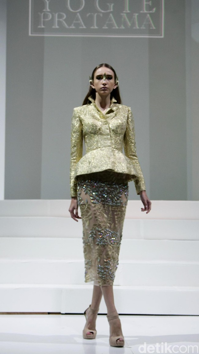 Koleksi Yogie Pratama mengusung tema Gilead di IPMI Trend Show 2017. The Hall Lt.8, Senayan City. Jakarta. [Foto: Mohammad Abduh/Wolipop]