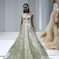 Koleksi Yogie Pratama mengusung tema Gilead di IPMI Trend Show 2017. The Hall Lt.8, Senayan City. Jakarta. [Foto: Mohammad Abduh/Wolipop]