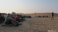 Untuk menonton pertunjukan elang berburu mangsa di Dubai Desert Conservation Reserve, terdapat waktu-waktu tertentu. Paling terakhir jam pertunjukannya adalah pada pukul 16.00 sore (Afif/detikTravel)