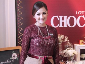 Foto: Cincin dari 'Masa Lalu' Ini Membuat Mona Ratuliu 