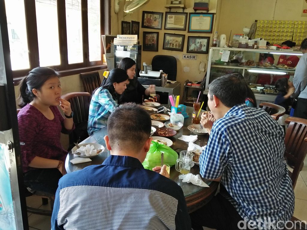 Rumah Makan Bu Fat Semarang