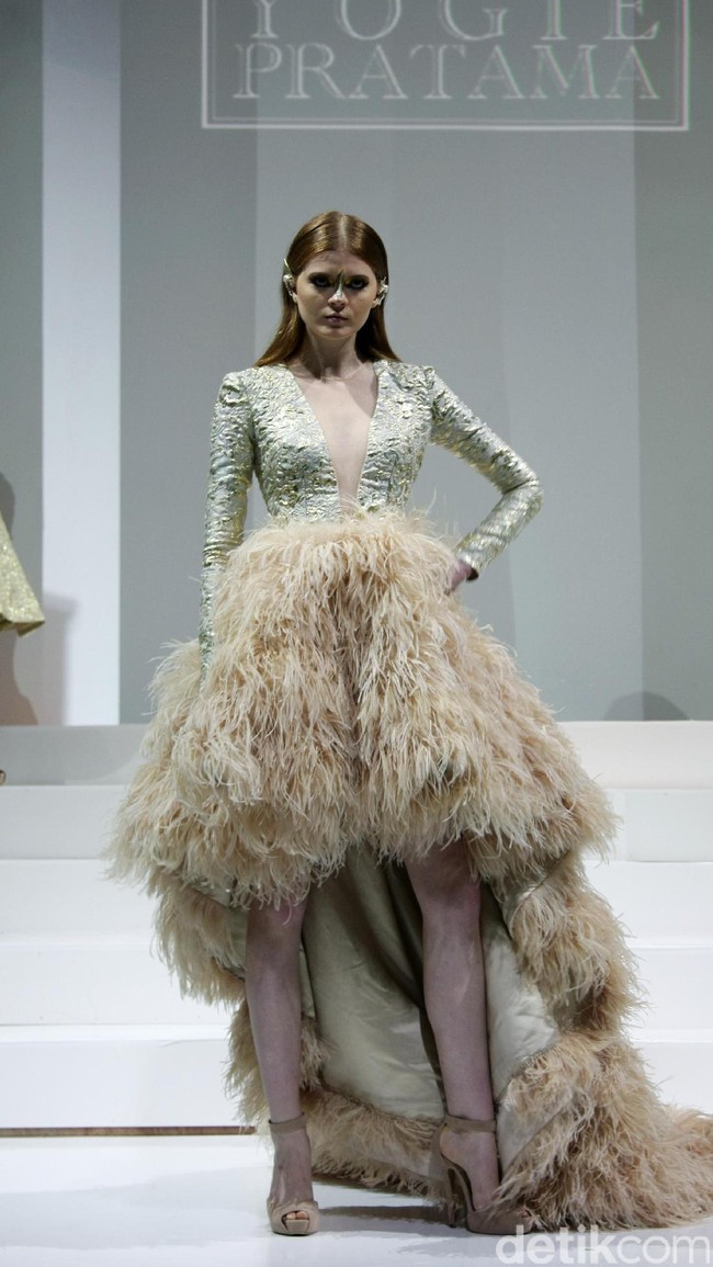 Koleksi Yogie Pratama mengusung tema Gilead di IPMI Trend Show 2017. The Hall Lt.8, Senayan City. Jakarta. [Foto: Mohammad Abduh/Wolipop]