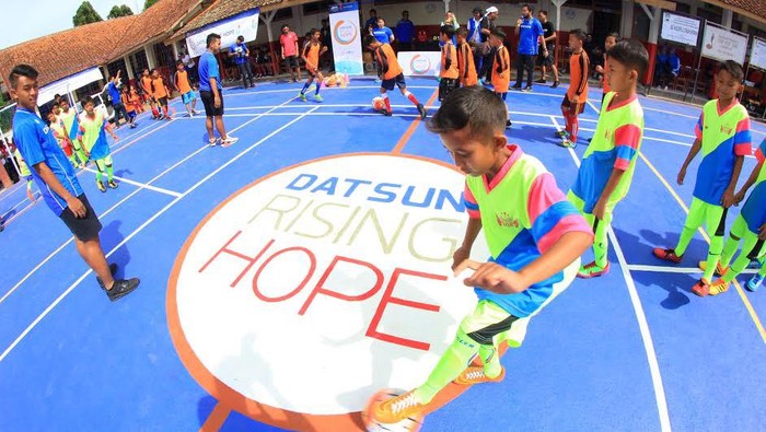 Datsun Ajak Penggawa Persib Berbagi Ilmu ke Anak SD