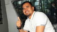 Saipul Jamil tiba sekitar pukul 10.25 WIB di Gedung KPK, Jalan HR Rasuna Said, Kuningan, Jakarta Selatan, Kamis (22/12/2016).