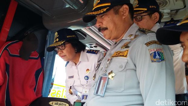  Kepala BPTJ dan rombongan inspeksi kesiapan angkutan Natal dan Tahun Baru di Terminal Kalideres, Jakbar, Jumat (23/12/2016)