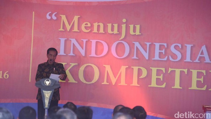 Ke Karawang, Jokowi Luncurkan Program Magang Nasional