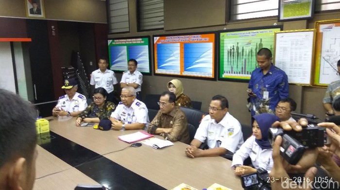 Cek Stasiun Gambir Jelang Natal dan Tahun Baru, Menhub: Proses Ticketing Baik