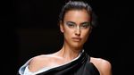 10 Photo Irina Shayk yang Bikin Hati Meleleh