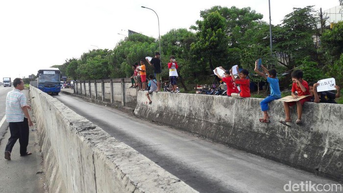 Om Telolet Om di Bekasi/ Edo detikcom