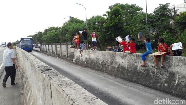 Demam 'Om Telolet Om' Merambah ke Bekasi