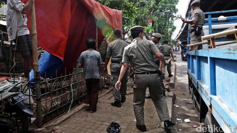 Pemkot Palembang akan Gusur Gubuk Liar di Jalur Asian Games Pemkot Palembang akan Gusur Gubuk Liar di Jalur Asian Games