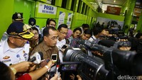 Budi Karya Sumadi memberikan keterangan pers.